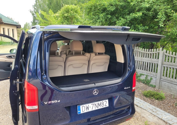 Mercedes-Benz Klasa V cena 179999 przebieg: 197000, rok produkcji 2016 z Częstochowa małe 121